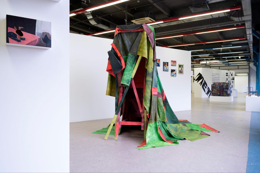 Мария Ваулина, Inside out, Upside down, Overweight, Left, Right and Centre Painting, 2023.jpg Мария Ваулина, Inside out, Upside down, Overweight, Left, Right and Centre Painting, 2023.jpg